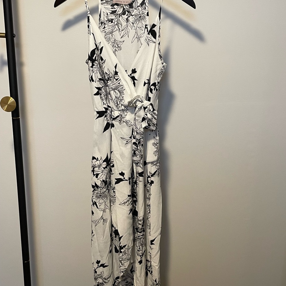 Floral Sleeveless high-low dress in Black and White